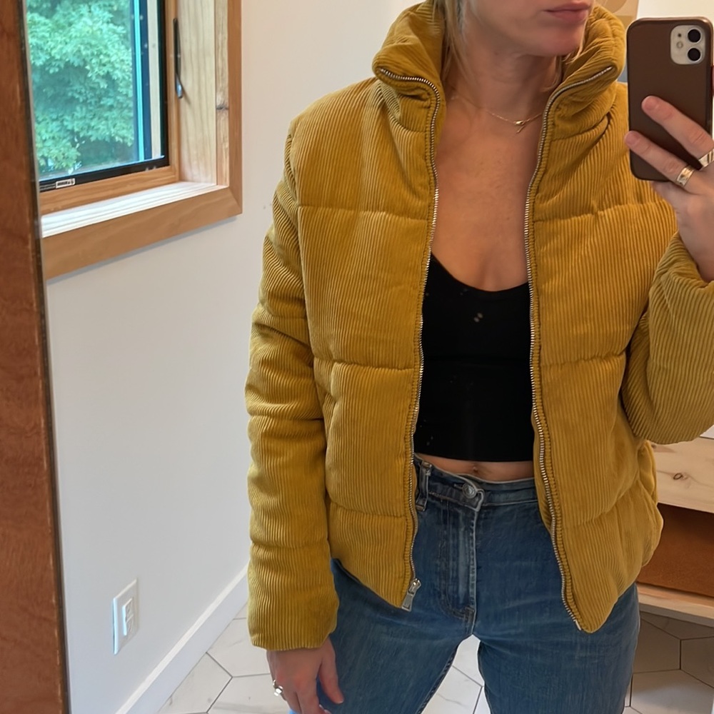 Mustard cropped puffer